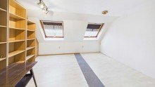 Altbau - DG Kinderzimmer Einfamilienhaus mit rollstuhlgerechter Wohnung & ruhigem Garten