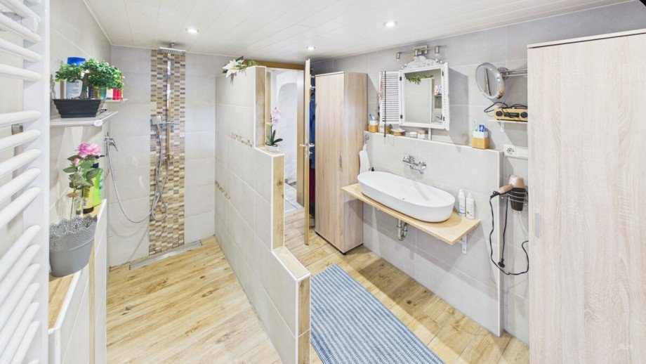 EG - Duschbad Einfamilienhaus Berg