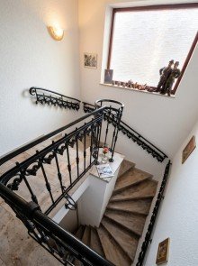 EG Treppe zum UG Idylle pur am Waldrand - Kapitalanlage mit lebenslangem Nie�brauch - Provisionsfrei