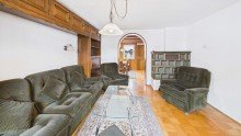Altbau - Wohnzimmer Einfamilienhaus mit rollstuhlgerechter Wohnung & ruhigem Garten