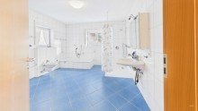 Einliegerwohnung - behindertengerechtes Bad Einfamilienhaus mit rollstuhlgerechter Wohnung & ruhigem Garten