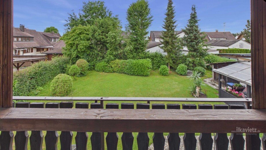 DG - Blick von Terrasse in Garten Einfamilienhaus Meckenbeuren