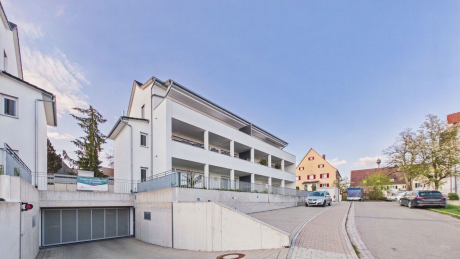 Ansicht mit Garagenzufahrt Etagenwohnung Emmingen-Liptingen