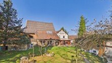 Blick vom Garten zum Haus Bauernhaus mit gro�em Garten - nur f�r Kapitalanleger