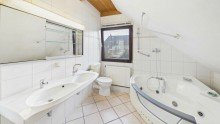 DG - Wannenbad Gro�z�giges Haus mit Garten - OHNE Maklergeb�hr